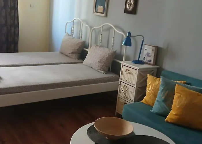 Проживание в семье за двама в град *